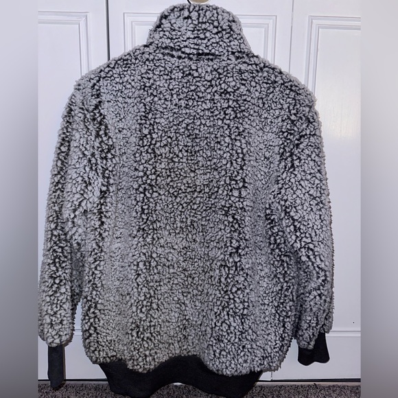 Express Sweater - Picture 4 of 5